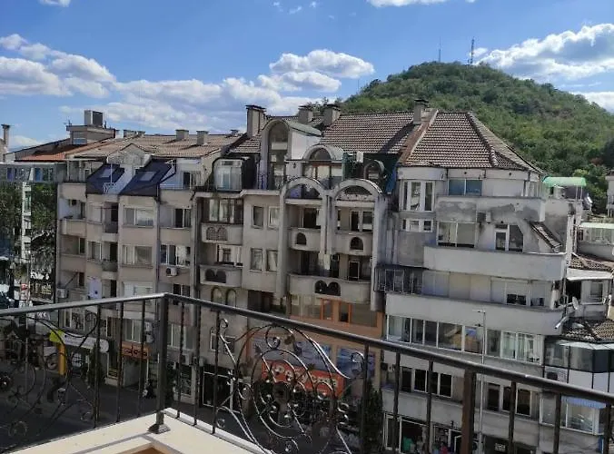 16a Vasil Aprilov 64 - *